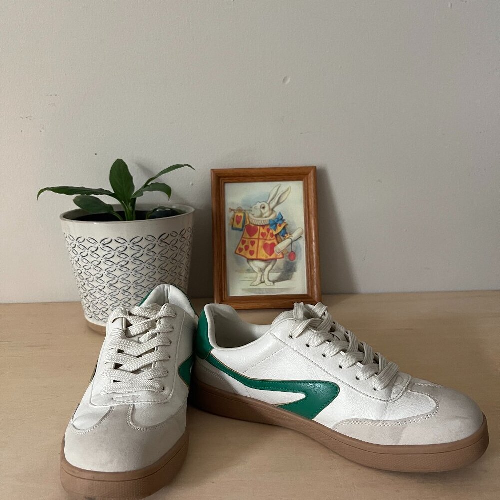 Dolce Vita Womens Voyage sneakers